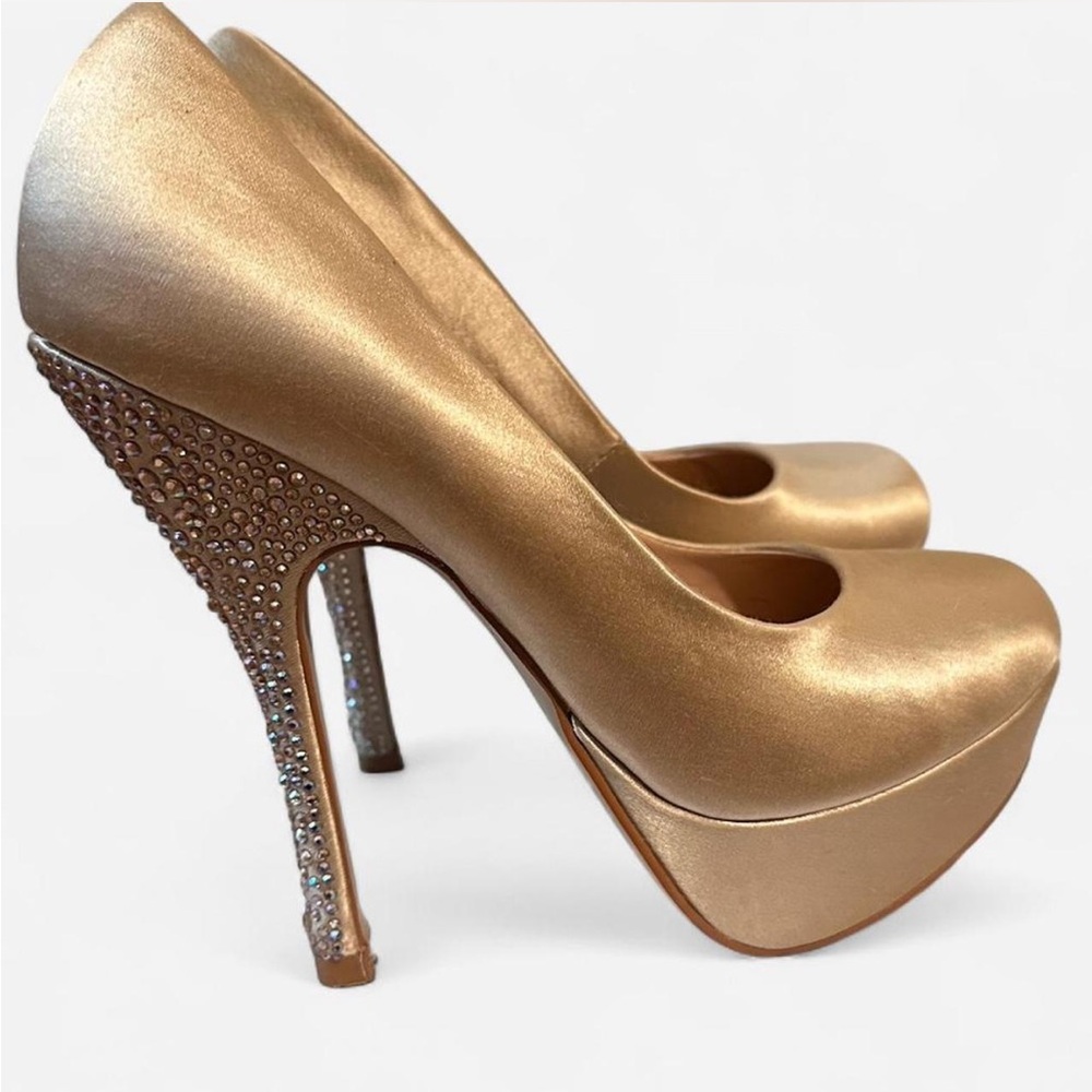 Steve Madden Rare 2011 Shimmering Nude Satin Rhinestone stiletto pumps - Picture 2 of 14